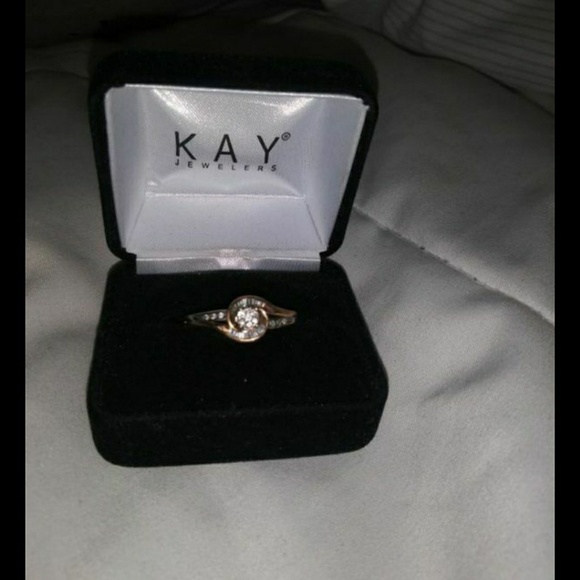 Promise / Engagement Ring - Picture 3 of 4